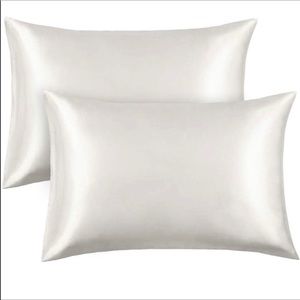 Silk/ satin pillowcases (2) White Queen size 🆕